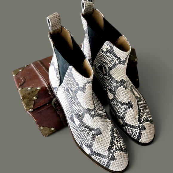 Lucky Brand Ankle Boots Brazilian Leather Snakeskin Pattern 8M Cowgirl Booties - Picture 3 of 11